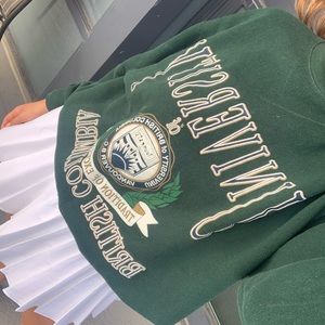 Vintage UBC crewneck in forest green 💚